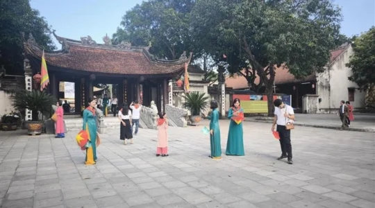 ハノイ2階建て観光列車